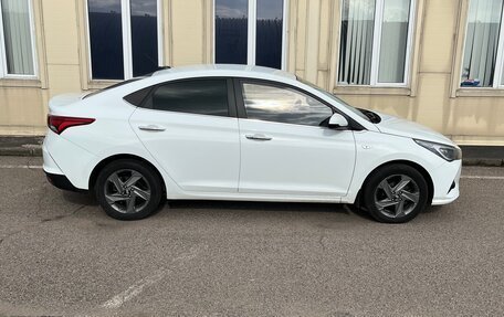 Hyundai Solaris II рестайлинг, 2021 год, 1 750 000 рублей, 5 фотография