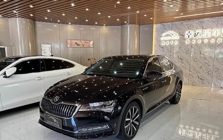 Skoda Superb III рестайлинг, 2026 год, 2 950 000 рублей, 1 фотография
