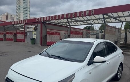 Hyundai Solaris II рестайлинг, 2017 год, 600 000 рублей, 1 фотография