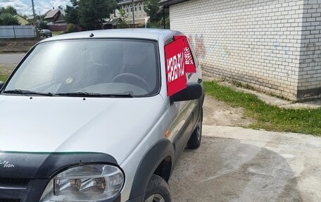 Chevrolet Niva I рестайлинг, 2002 год, 300 000 рублей, 1 фотография