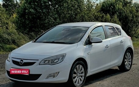 Opel Astra J, 2010 год, 550 000 рублей, 1 фотография