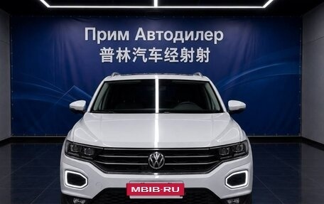 Volkswagen T-Roc I, 2022 год, 1 670 000 рублей, 2 фотография