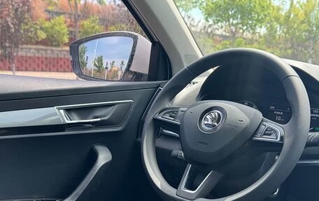 Skoda Karoq I, 2022 год, 1 710 000 рублей, 9 фотография