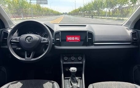 Skoda Karoq I, 2022 год, 1 710 000 рублей, 8 фотография