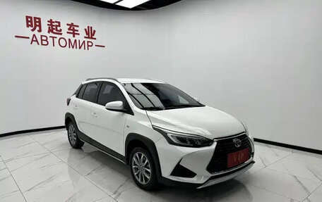 Toyota Yaris, 2022 год, 1 142 000 рублей, 3 фотография
