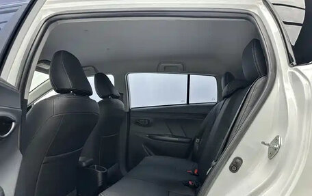 Toyota Yaris, 2022 год, 1 142 000 рублей, 8 фотография