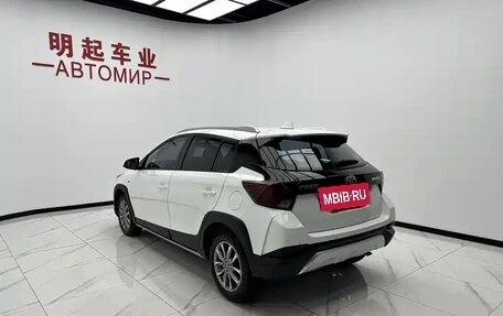 Toyota Yaris, 2022 год, 1 142 000 рублей, 4 фотография