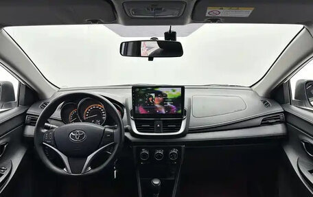Toyota Yaris, 2022 год, 1 142 000 рублей, 9 фотография