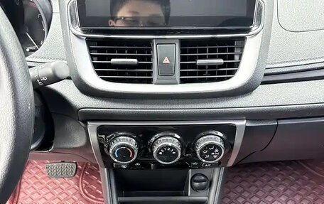 Toyota Yaris, 2022 год, 1 142 000 рублей, 11 фотография