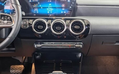 Mercedes-Benz A-Класс, 2022 год, 1 800 000 рублей, 14 фотография