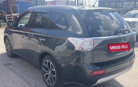 Mitsubishi Outlander III рестайлинг 3, 2014 год, 1 346 000 рублей, 4 фотография