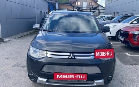 Mitsubishi Outlander III рестайлинг 3, 2014 год, 1 346 000 рублей, 2 фотография