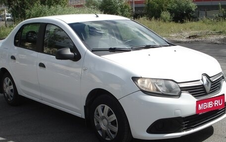 Renault Logan II, 2018 год, 590 000 рублей, 4 фотография
