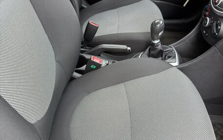 Hyundai Solaris II рестайлинг, 2011 год, 945 000 рублей, 29 фотография