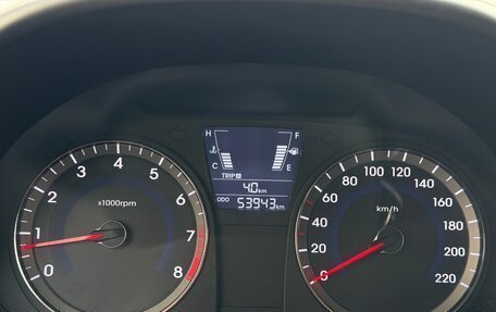 Hyundai Solaris II рестайлинг, 2011 год, 945 000 рублей, 39 фотография
