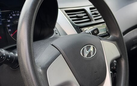 Hyundai Solaris II рестайлинг, 2011 год, 945 000 рублей, 38 фотография