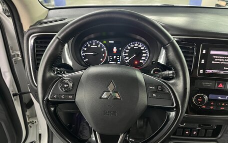 Mitsubishi Outlander III рестайлинг 3, 2018 год, 2 049 000 рублей, 12 фотография