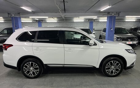 Mitsubishi Outlander III рестайлинг 3, 2018 год, 2 049 000 рублей, 4 фотография