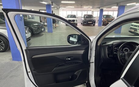 Mitsubishi Outlander III рестайлинг 3, 2018 год, 2 049 000 рублей, 10 фотография
