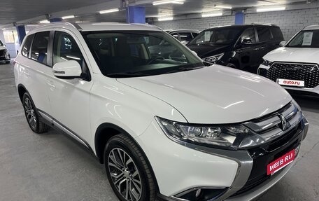 Mitsubishi Outlander III рестайлинг 3, 2018 год, 2 049 000 рублей, 3 фотография