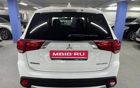 Mitsubishi Outlander III рестайлинг 3, 2018 год, 2 049 000 рублей, 6 фотография