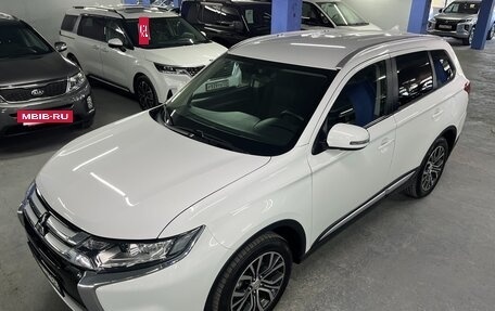 Mitsubishi Outlander III рестайлинг 3, 2018 год, 2 049 000 рублей, 9 фотография