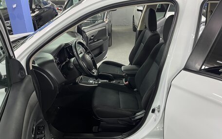 Mitsubishi Outlander III рестайлинг 3, 2018 год, 2 049 000 рублей, 18 фотография