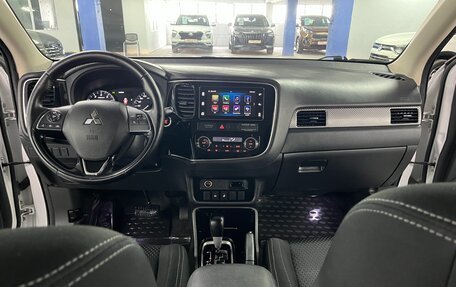 Mitsubishi Outlander III рестайлинг 3, 2018 год, 2 049 000 рублей, 16 фотография