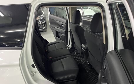 Mitsubishi Outlander III рестайлинг 3, 2018 год, 2 049 000 рублей, 20 фотография