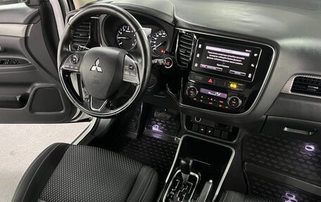Mitsubishi Outlander III рестайлинг 3, 2018 год, 2 049 000 рублей, 17 фотография
