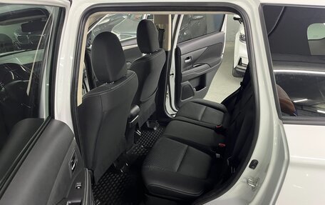 Mitsubishi Outlander III рестайлинг 3, 2018 год, 2 049 000 рублей, 19 фотография