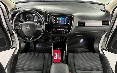 Mitsubishi Outlander III рестайлинг 3, 2018 год, 2 049 000 рублей, 14 фотография