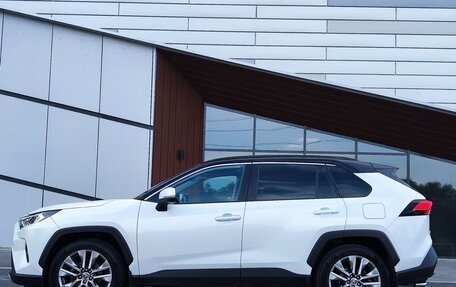 Toyota RAV4, 2020 год, 2 680 000 рублей, 3 фотография
