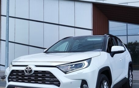 Toyota RAV4, 2020 год, 2 680 000 рублей, 2 фотография