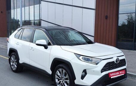 Toyota RAV4, 2020 год, 2 680 000 рублей, 8 фотография