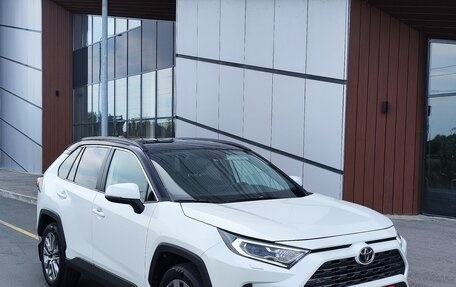 Toyota RAV4, 2020 год, 2 680 000 рублей, 9 фотография