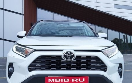 Toyota RAV4, 2020 год, 2 680 000 рублей, 11 фотография