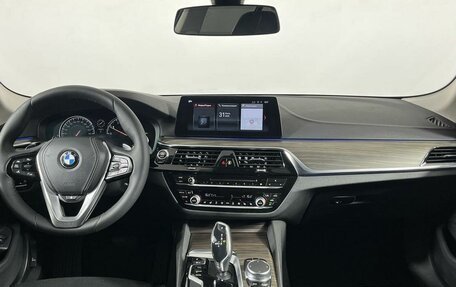 BMW 5 серия, 2018 год, 3 599 000 рублей, 15 фотография