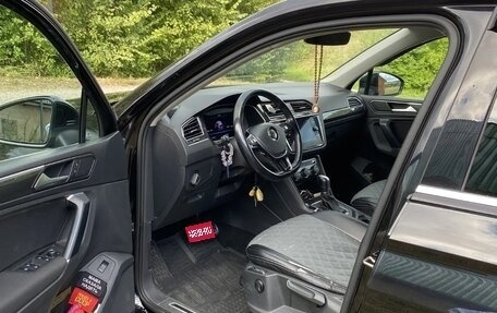Volkswagen Tiguan II, 2018 год, 2 300 000 рублей, 1 фотография