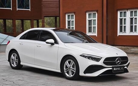 Mercedes-Benz A-Класс, 2023 год, 1 980 000 рублей, 3 фотография