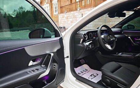Mercedes-Benz A-Класс, 2023 год, 1 980 000 рублей, 9 фотография