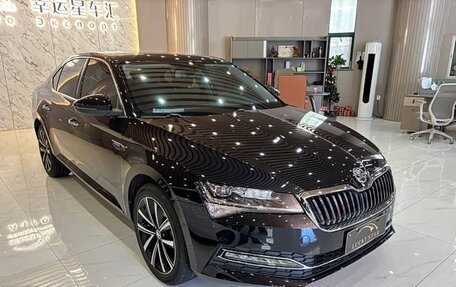 Skoda Superb III рестайлинг, 2026 год, 2 950 000 рублей, 2 фотография