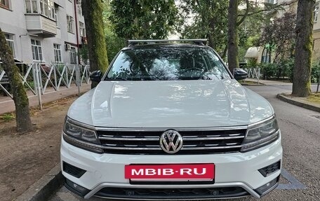 Volkswagen Tiguan II, 2018 год, 2 300 000 рублей, 2 фотография