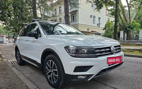 Volkswagen Tiguan II, 2018 год, 2 300 000 рублей, 3 фотография