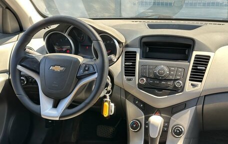 Chevrolet Cruze II, 2010 год, 685 000 рублей, 13 фотография