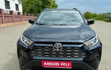 Toyota RAV4, 2019 год, 3 300 000 рублей, 2 фотография