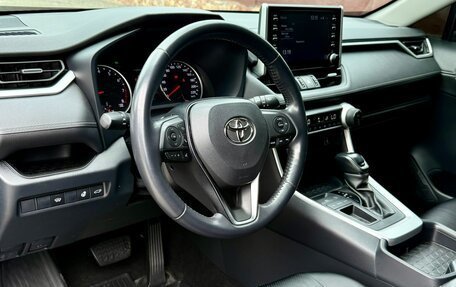 Toyota RAV4, 2019 год, 3 300 000 рублей, 17 фотография