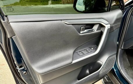 Toyota RAV4, 2019 год, 3 300 000 рублей, 21 фотография