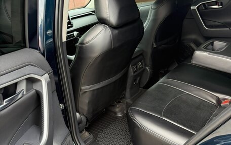 Toyota RAV4, 2019 год, 3 300 000 рублей, 30 фотография