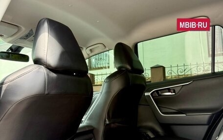 Toyota RAV4, 2019 год, 3 300 000 рублей, 28 фотография